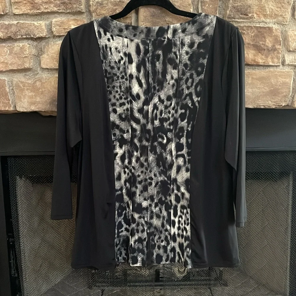 Peter Nygard black and light gray V neck blouse. Size XL - Picture 2 of 9